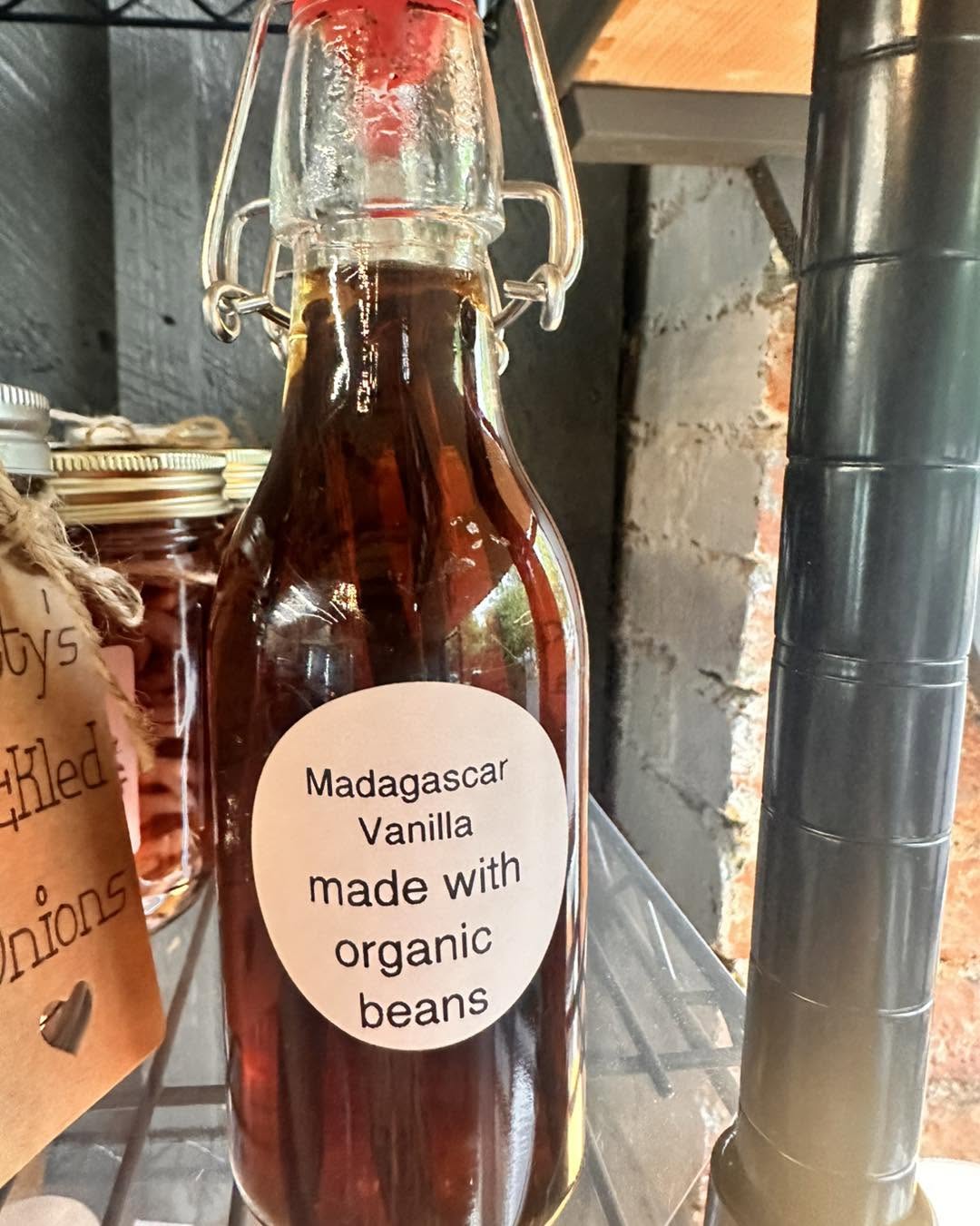 Madagascar vanilla extract made with organic beans